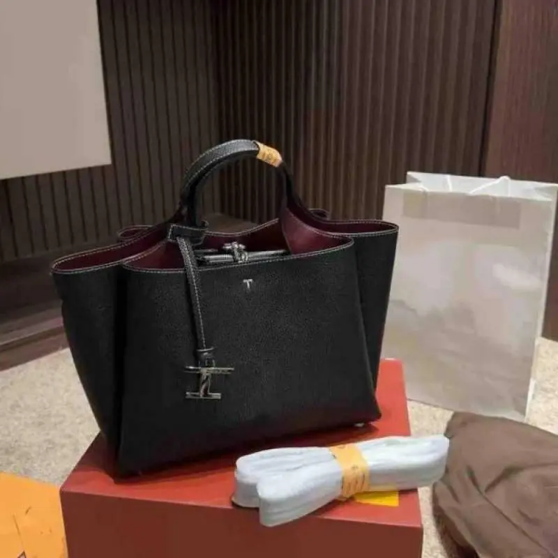 Todds T Timeless Premium Quality Leather Shopping Bag With OG Magnetic Box With Dust Bag (Black - 1129) - Image 5