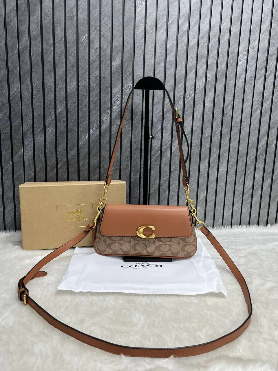 Coach Jet Set New-Brown Shoulder Bag With OriginalBox DustCover - Image 2