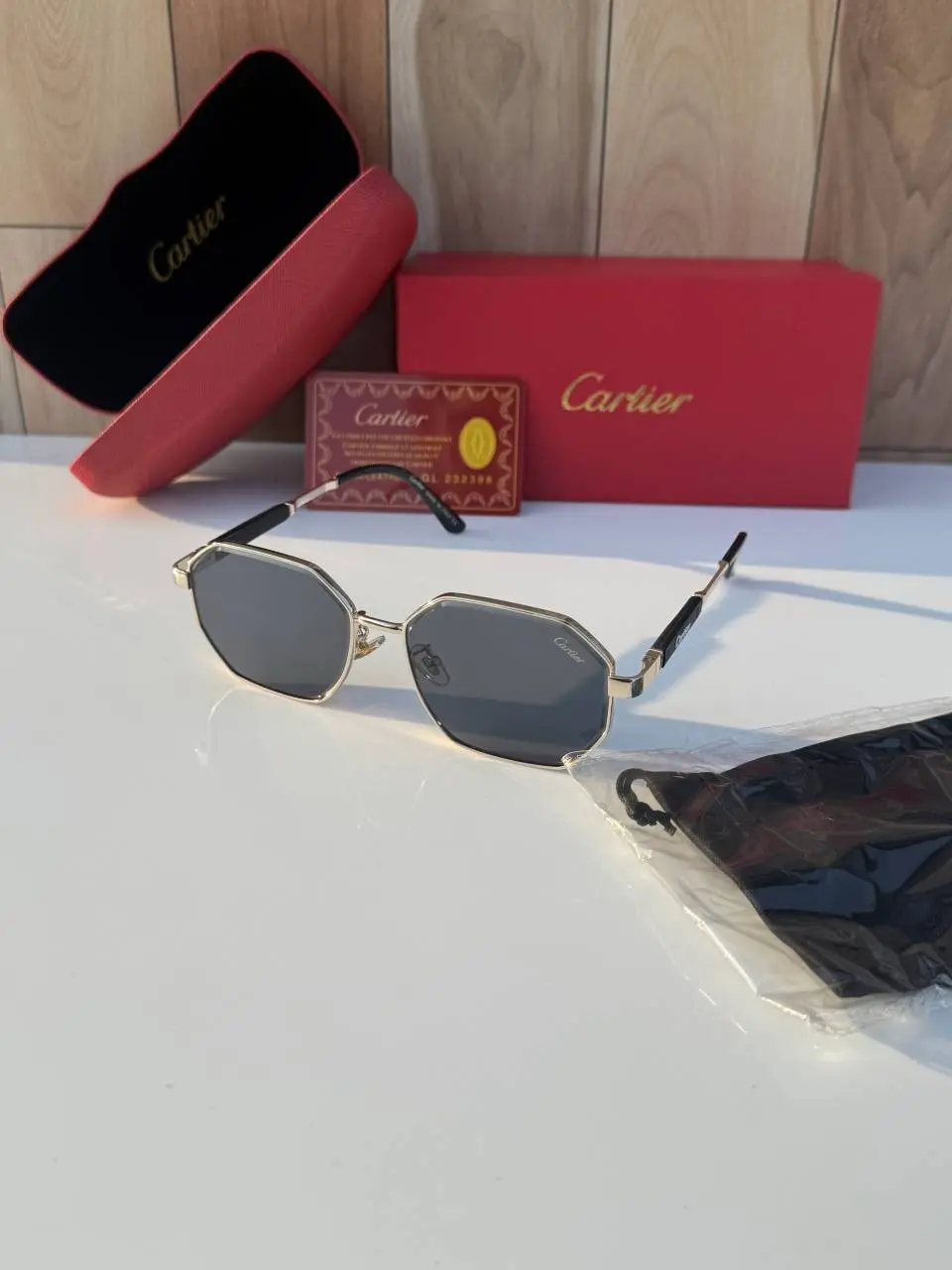 cartiar2169 gold black