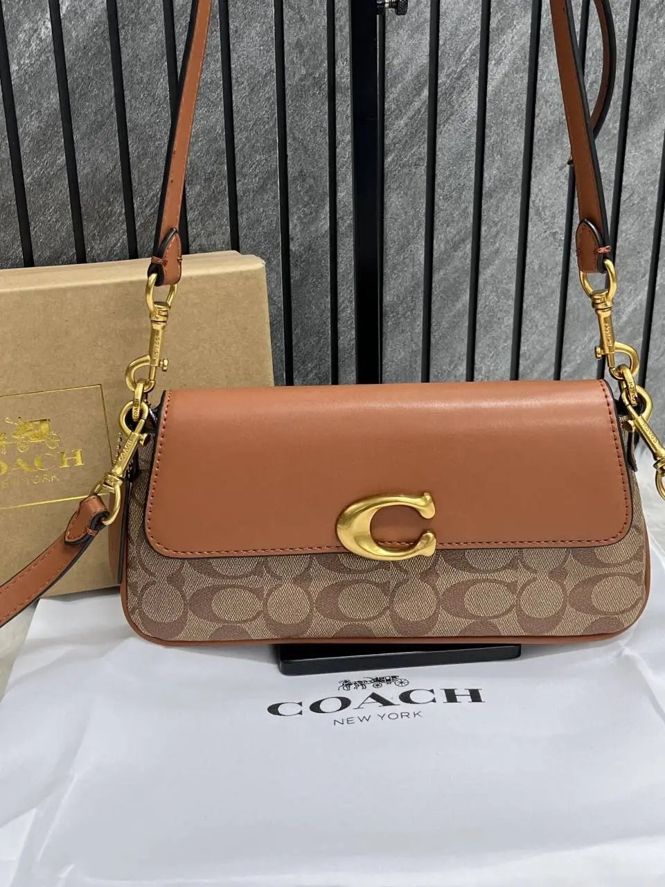 Coach Jet Set New-Brown Shoulder Bag With OriginalBox DustCover - Image 3