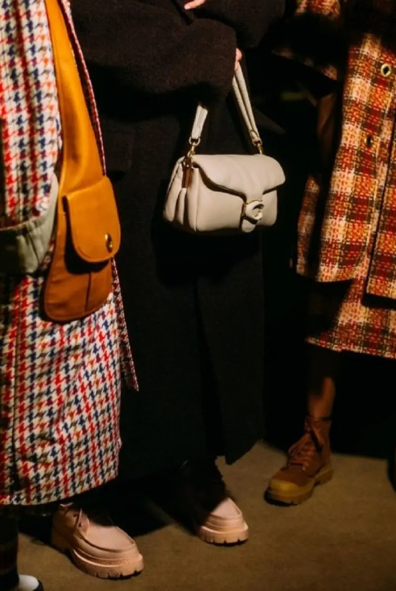 Coach Pillow Tabby Shoulder Bag With OG Box & Dust Bag & Extra Shoulder Strap (White-425) - Image 5