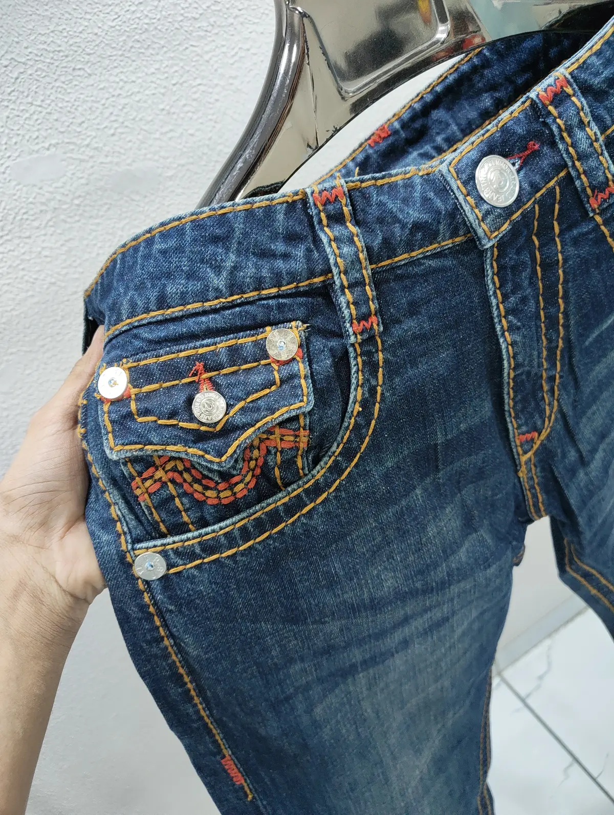TRUE RELIGION IMPORTED STORE ARTICLE JEANS - Image 4