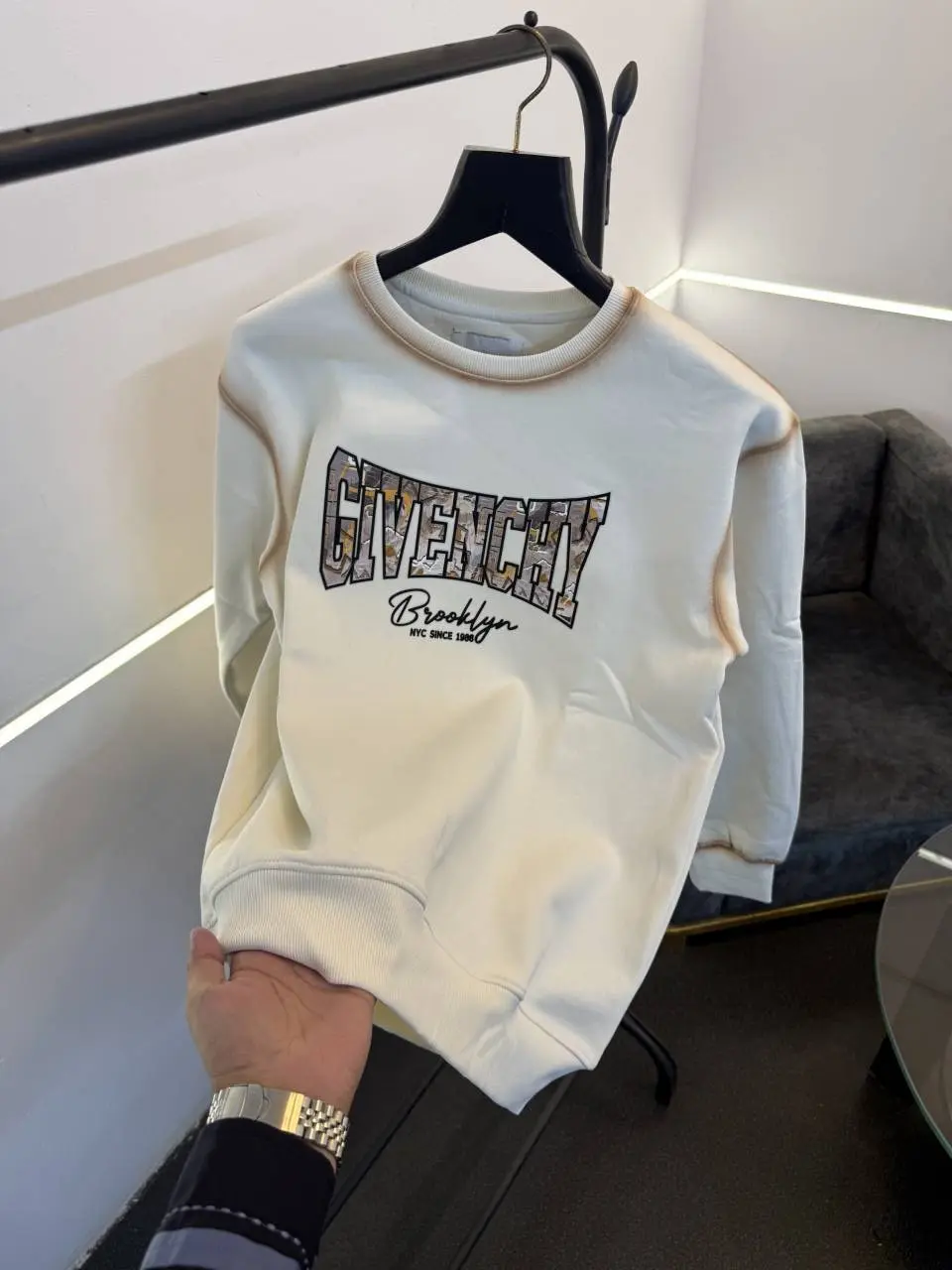 Givenchy imported fleece sweatshirt with spray print and front branding cream - Image 2