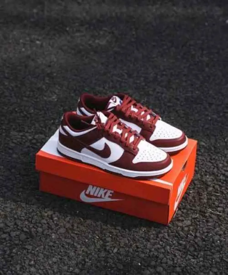 Nike Sb Dunk Low Team Red - Image 9
