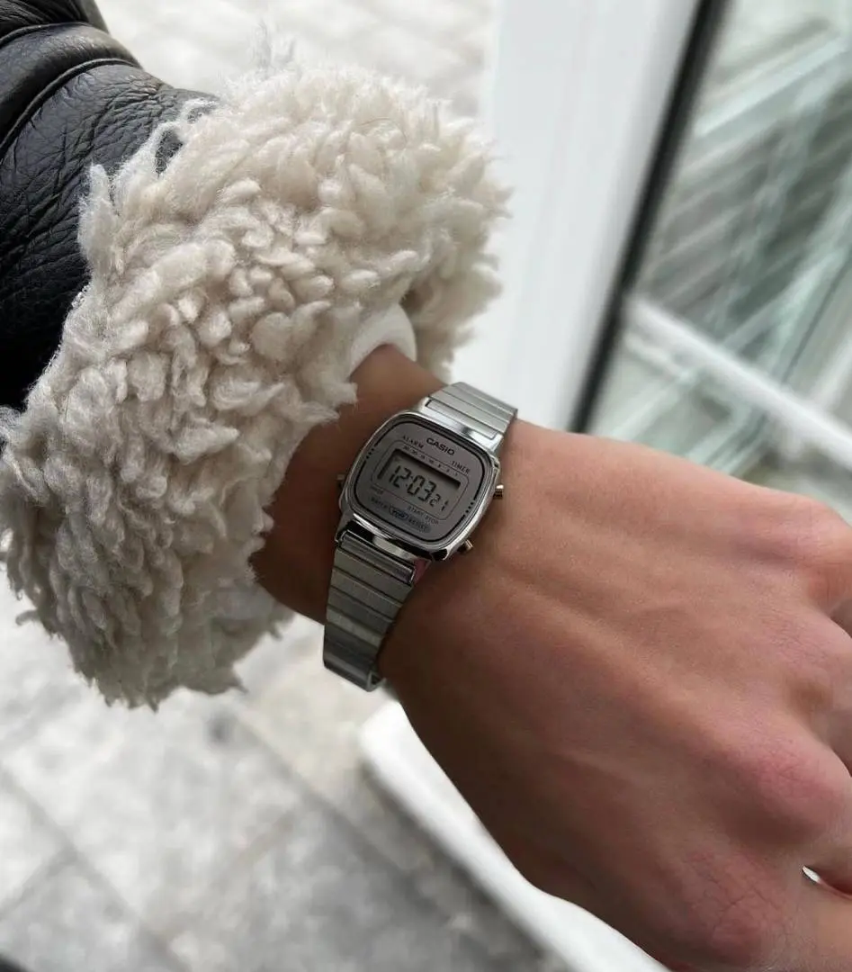 Casio Womens Vintage LA670 Silver Grey - Image 2