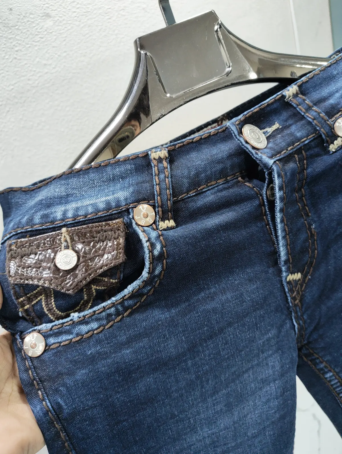 TRUE RELIGION IMPORTED STORE ARTICLE JEANS - Image 3