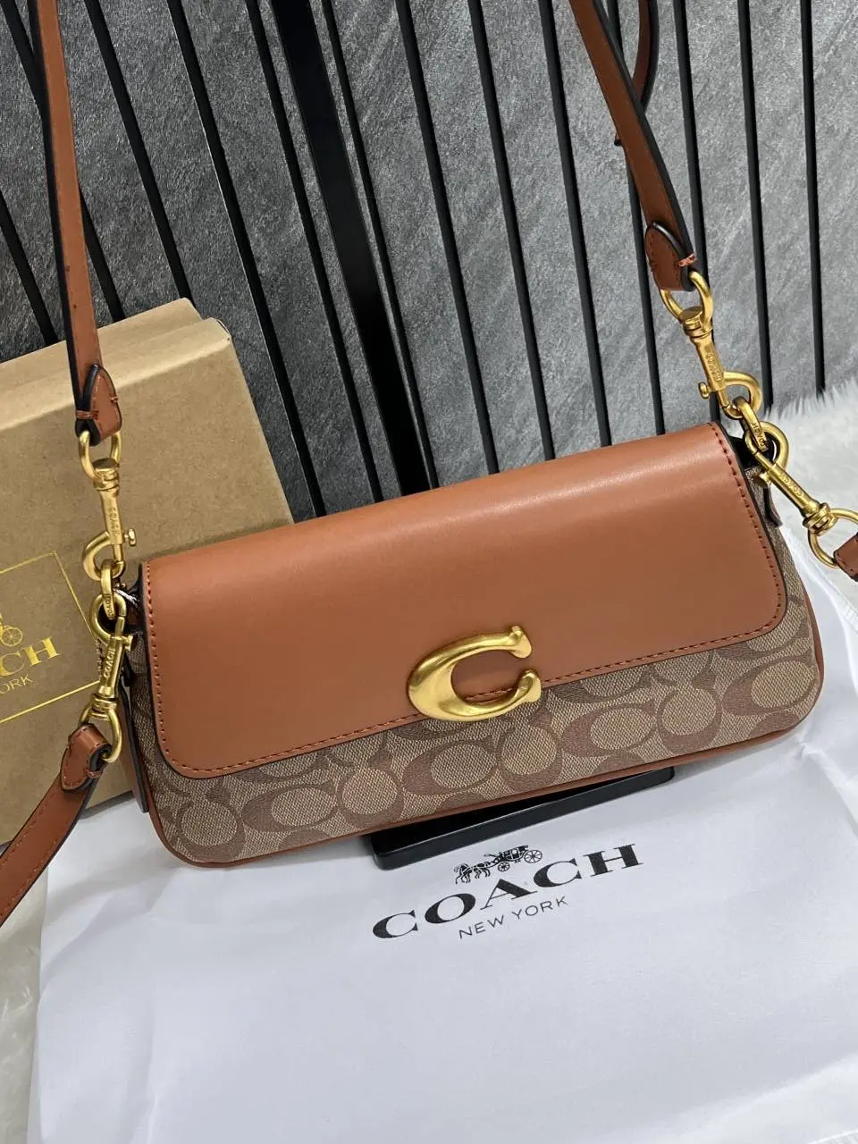 Coach Jet Set New-Brown Shoulder Bag With OriginalBox DustCover - Image 4