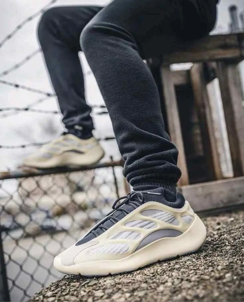 Adiddass. Yeezy 700 V3 Azael - Image 2
