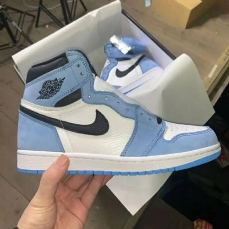AIR JORDAN RETRO 1 HIGH UNIVERSITY BLUE SEMI UA - Image 5