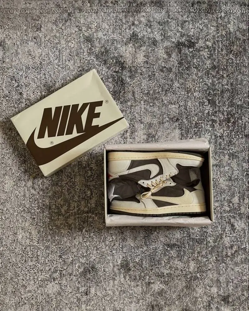 Nike Air Jordan Retro 1 Low Reverse Mocha SEMI UA sale - Image 3