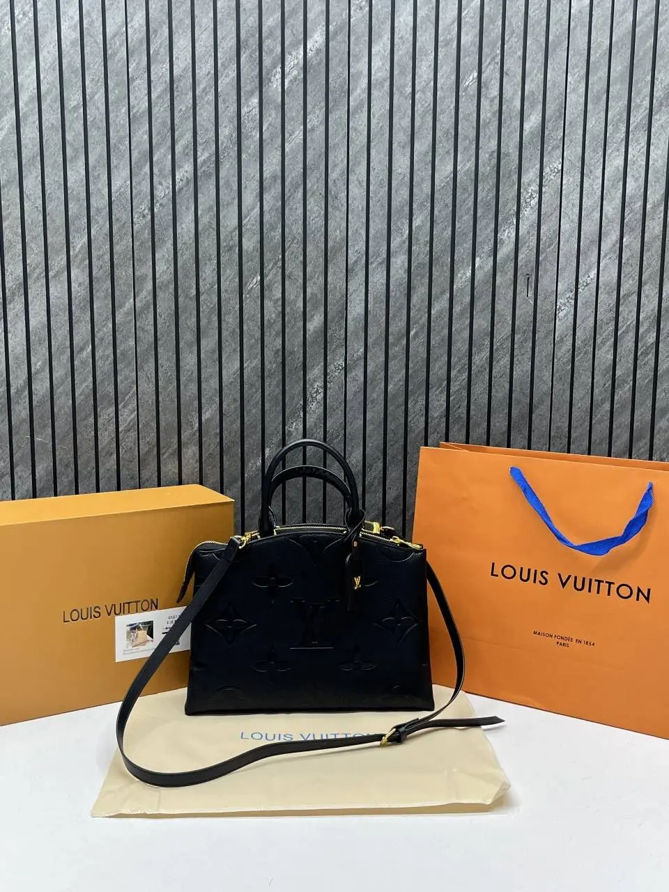 Louis Vuitton CB Petite Palais Handbag With OriginalBox CarryBag - Image 6