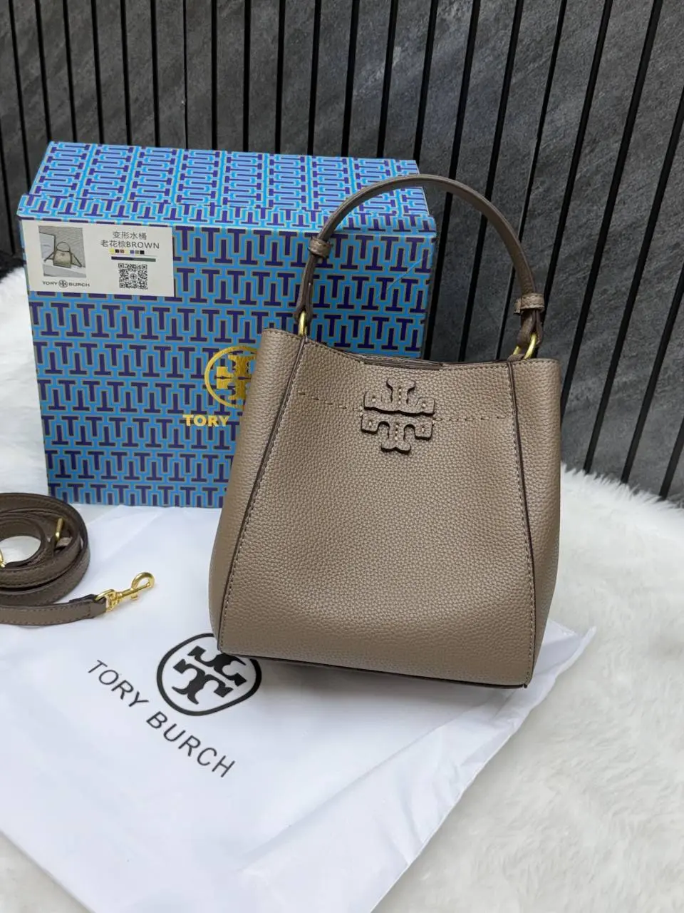 Tori Burch McGraw Bucket Bag With OriginalBox DustCover - Image 3