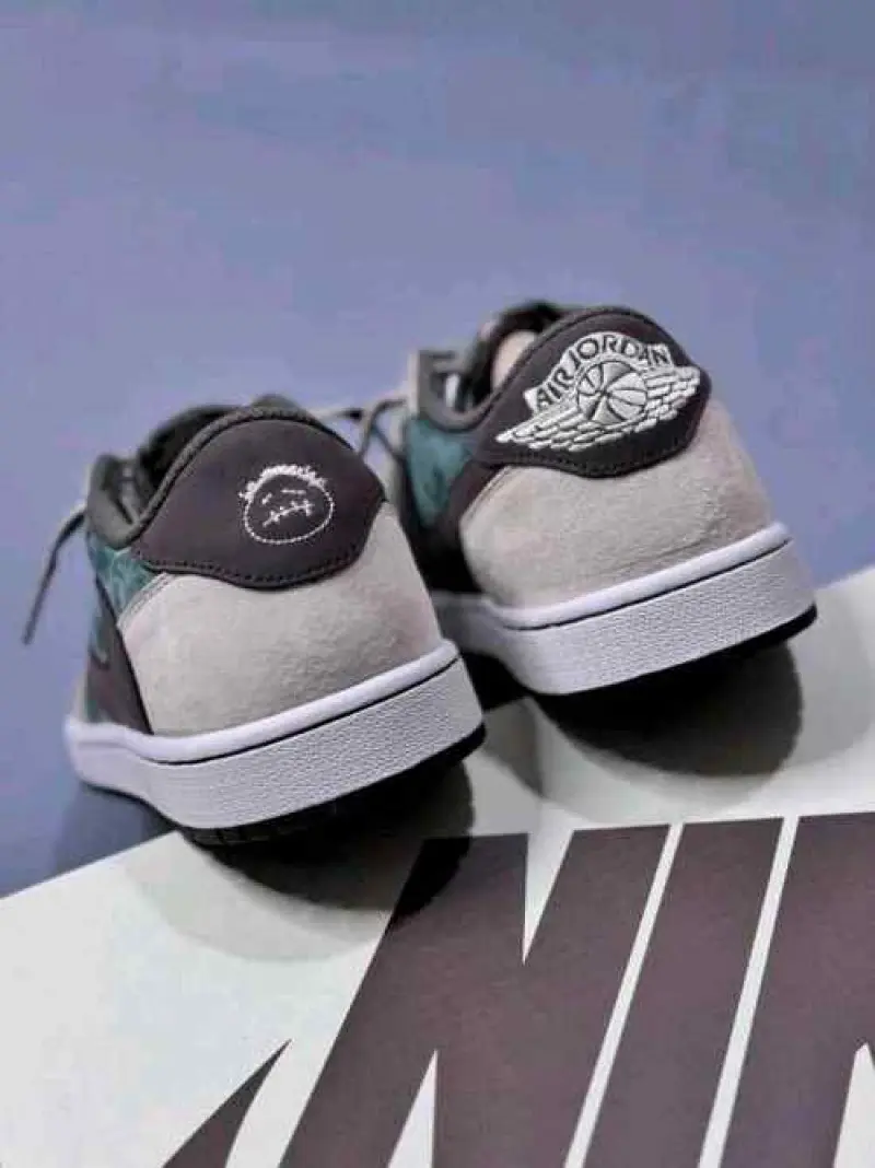 Air Jordan 1 low x Travis Scott x Fragment Design - Image 6