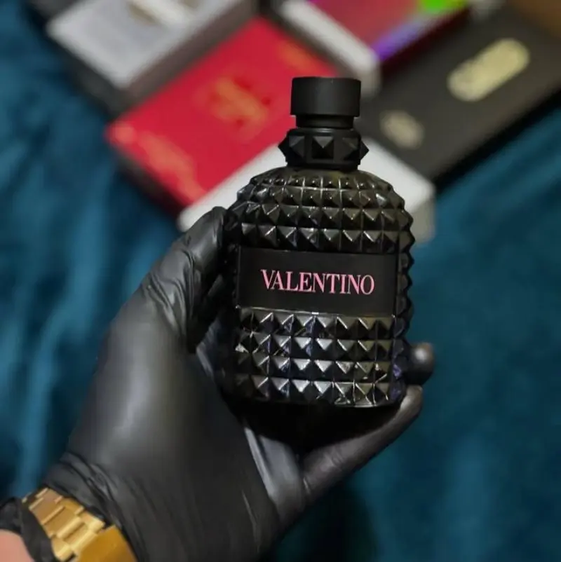 VALENNTINO UOMA BORN IN ROMA