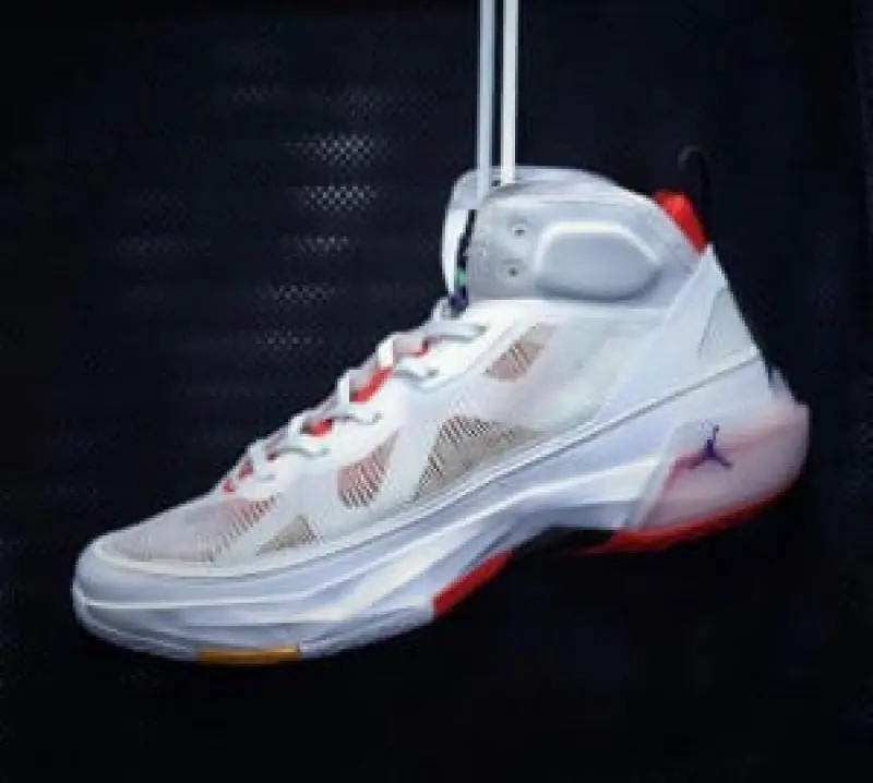 Air Jordan 37 Hare - Image 2