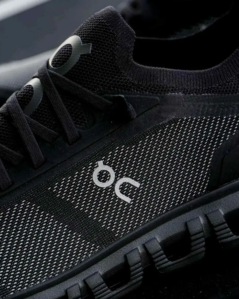 On Cloud 6 Versa Black Eclipse - Image 4