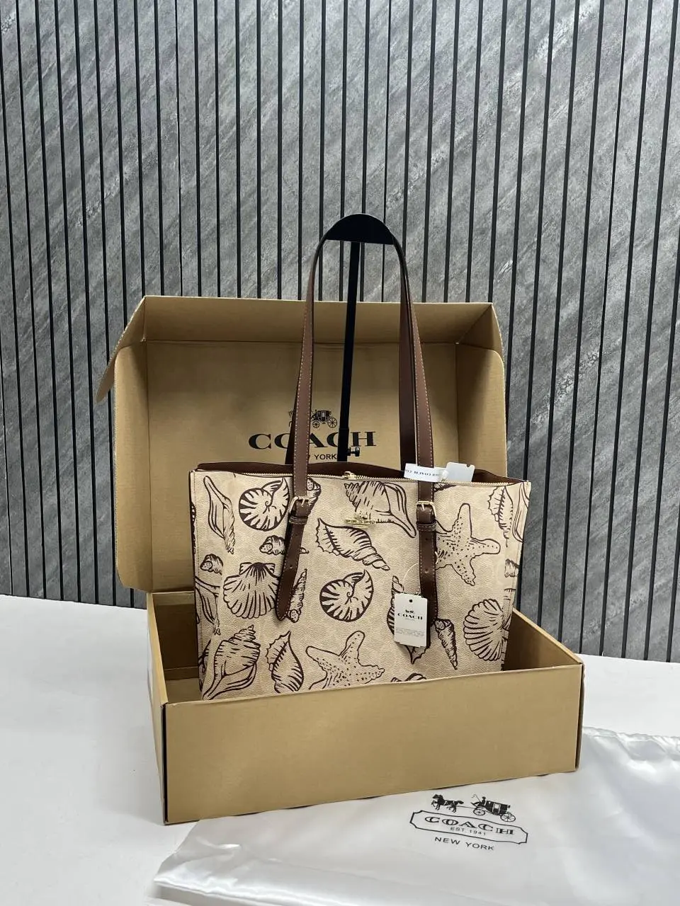 Coach Mollie Shell Edition Tote With OriginalBox DustCover SuperPremium - Image 7