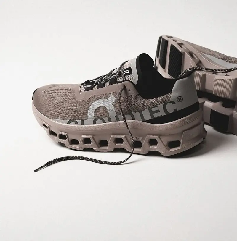 On Cloudmonsters Cinder Fog on Running