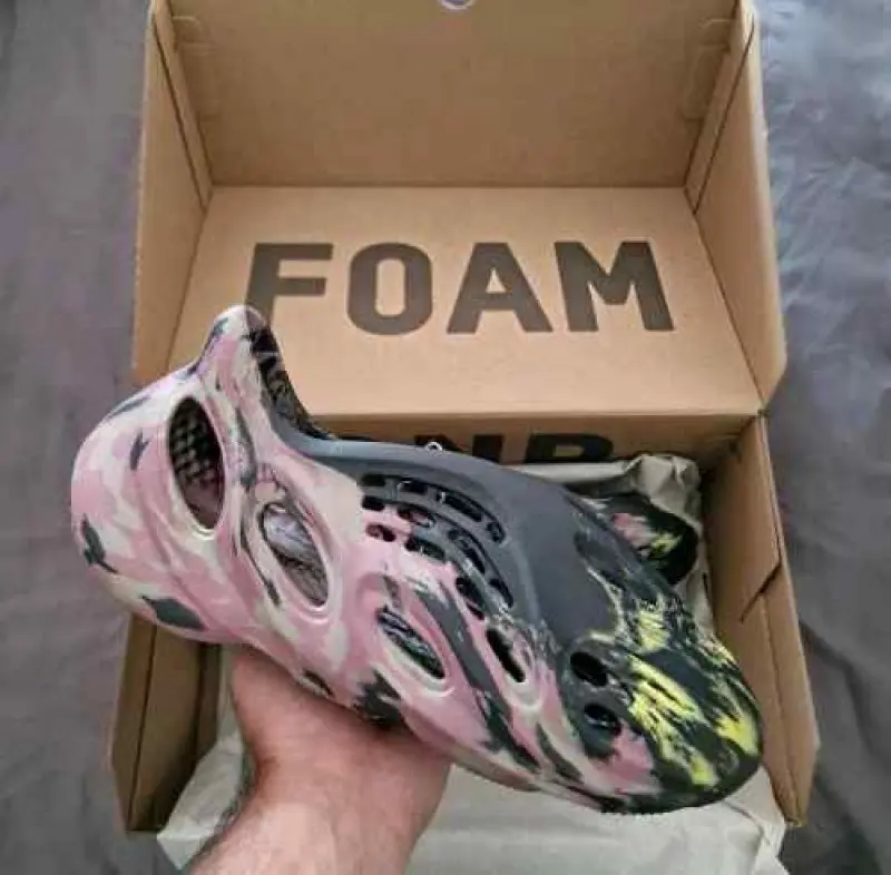 Adidas Yeezy Foamrunner MX Carbon