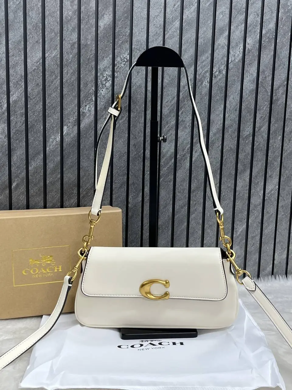 Coach Jet Set White Shoulder Bag With OriginalBox DustCover - Image 3