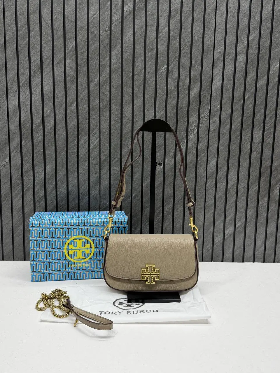 Toryy Burch Britten Small Convertible Shoulder Bag With Original Box & DustCover - Image 5