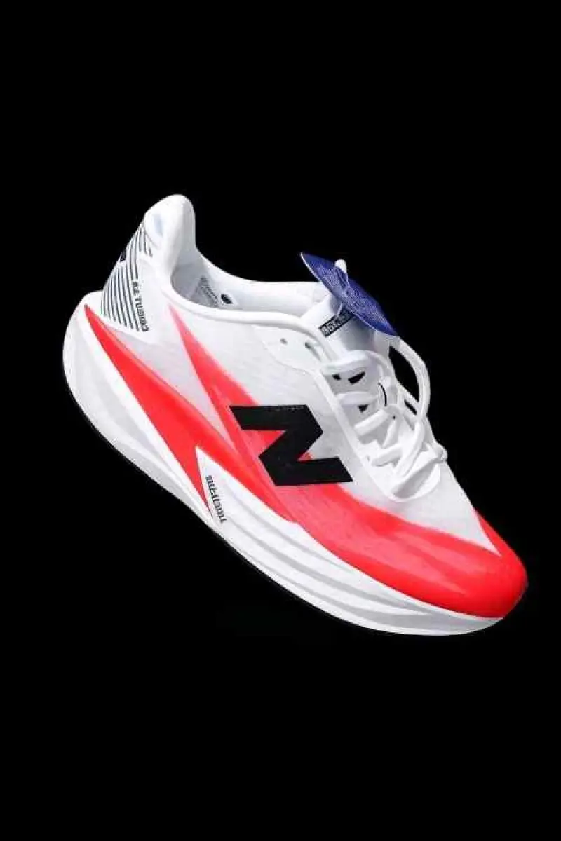 New Balencee FuelCell Rebel V5 Urgent Red 112 - Image 6