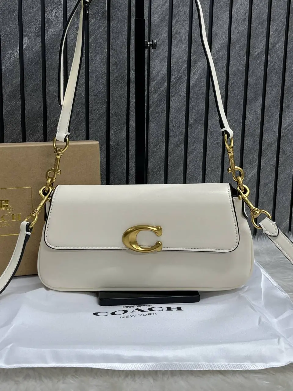 Coach Jet Set White Shoulder Bag With OriginalBox DustCover - Image 2