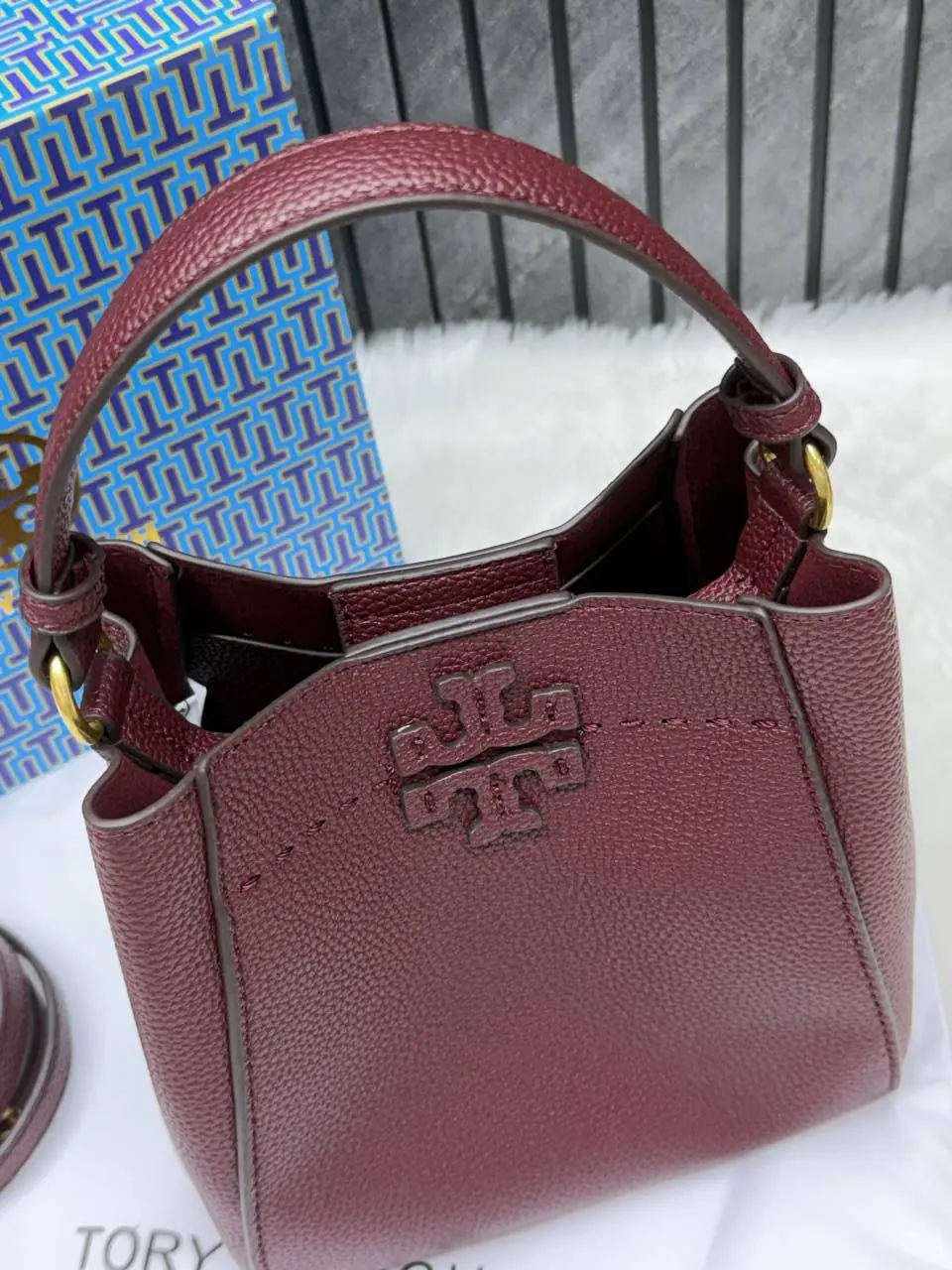Tori Burch McGraw Bucket Bag With OriginalBox DustCover - Image 6