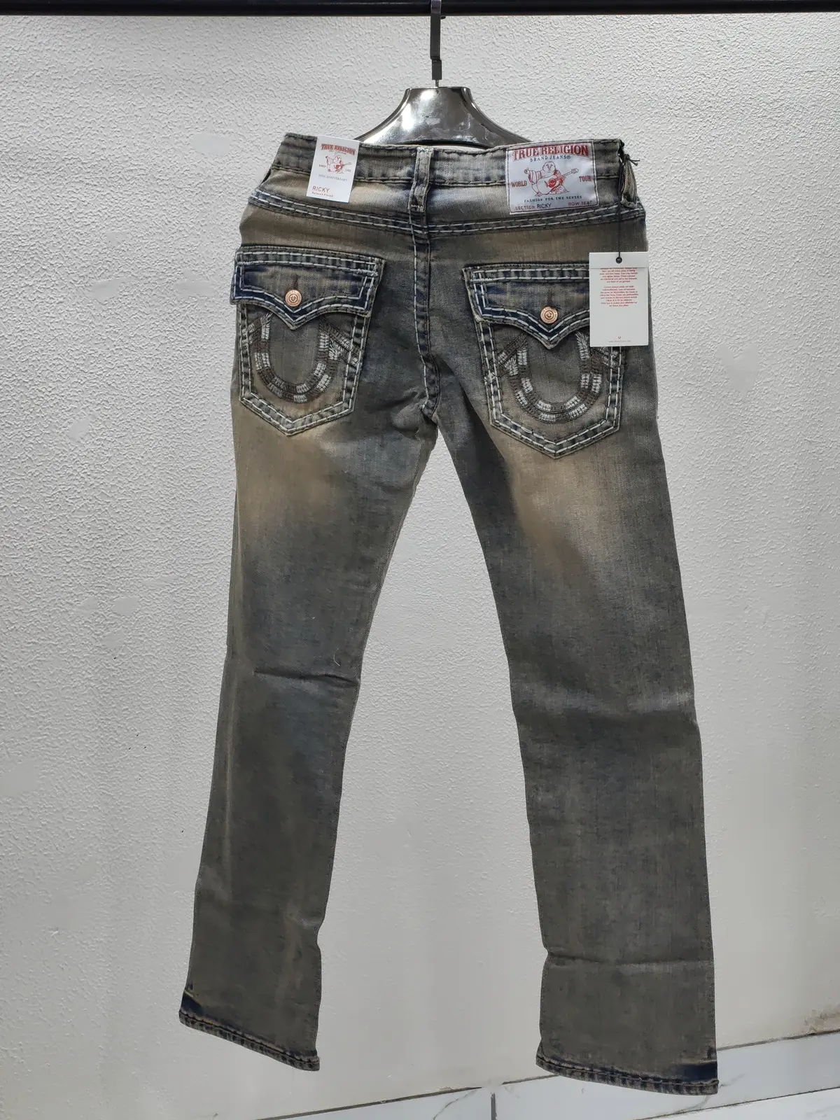 TRUE RELIGION IMPORTED STORE ARTICLE JEANS