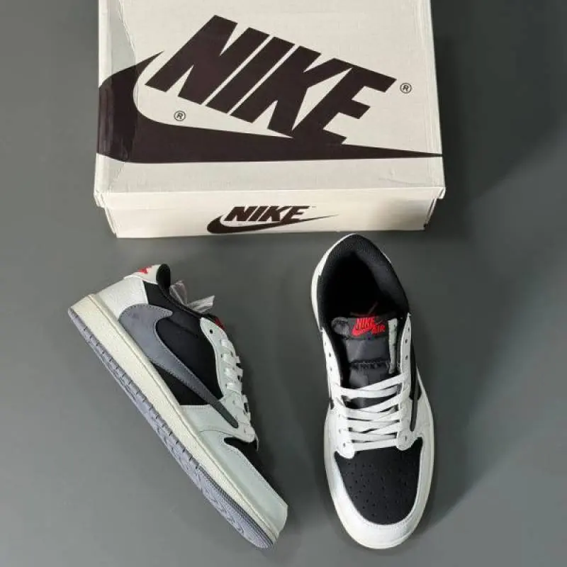 Travis Scott X Air Jordan 1 Low Og Grey Black 2004 - Image 2