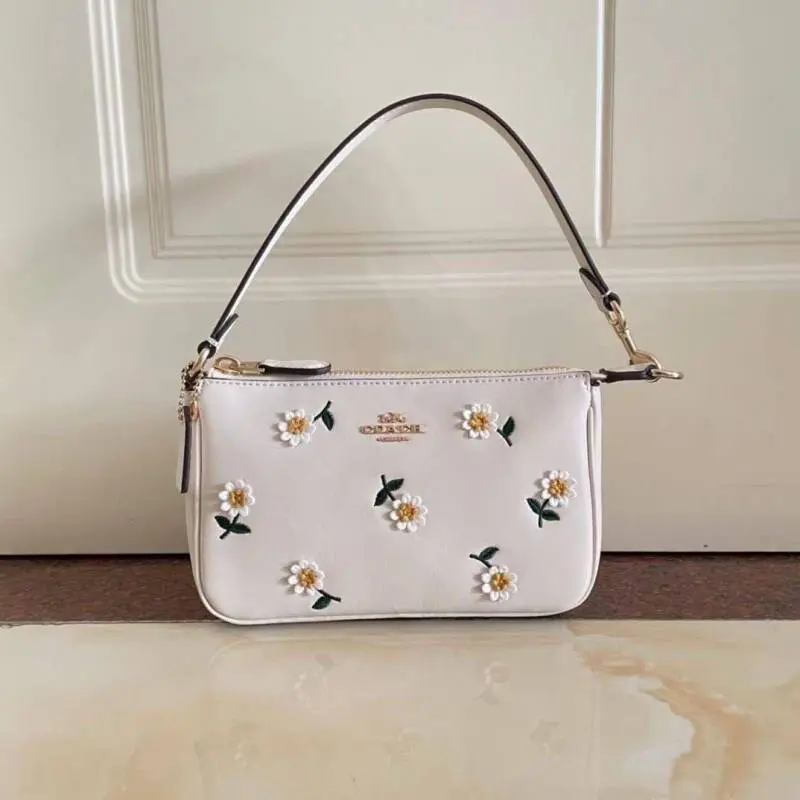Coach Nolita 18 Daisy White With OriginalBox Dustcover Pearlchain