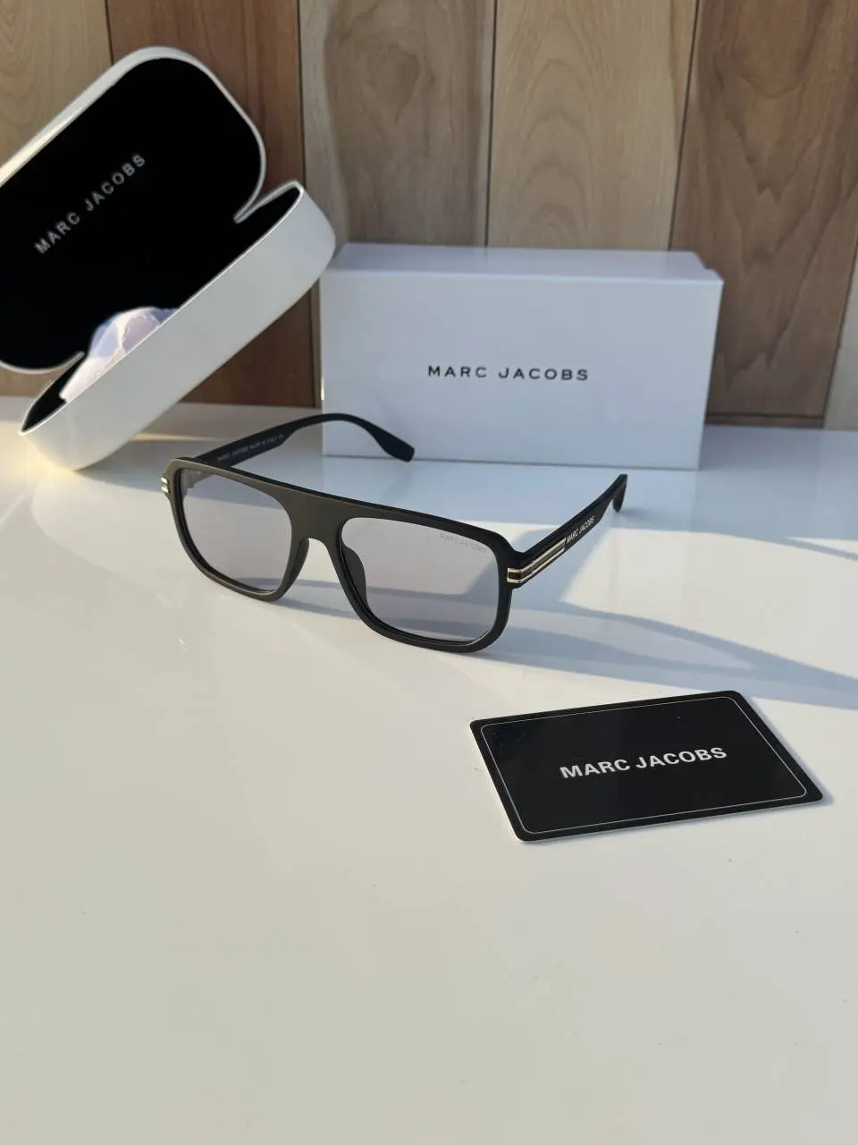 Marc jacobs 1018 black plano