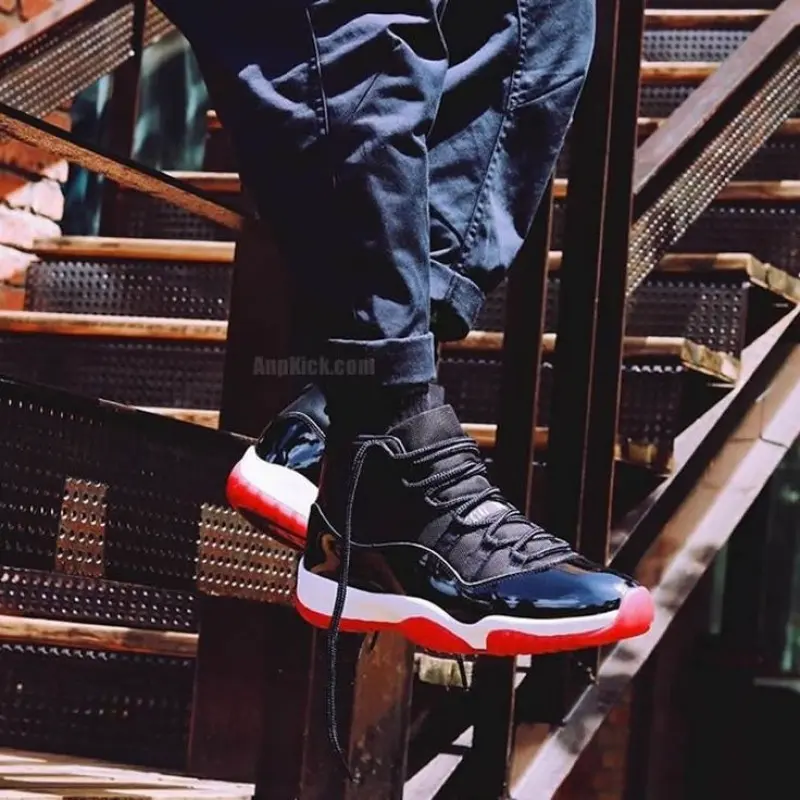 Air Jordan 11 BRED - Image 3