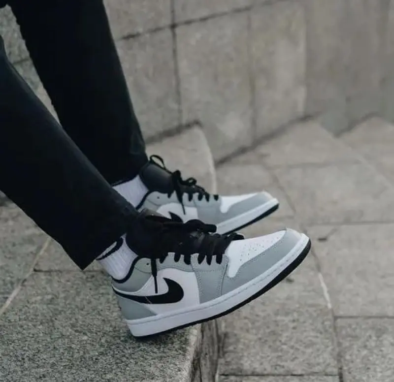 air jordan 1 low light smoke grey women s - Image 4