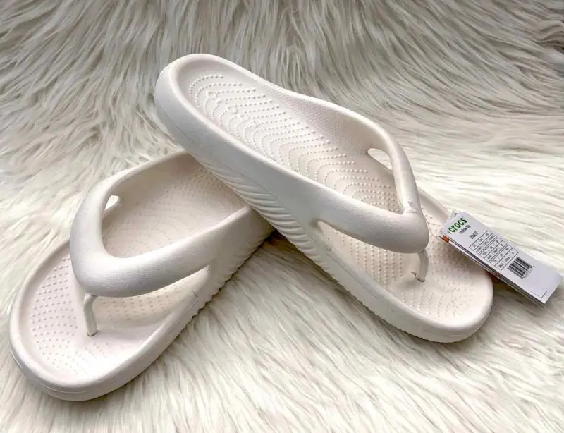 Crocs MELLOW RECOVERY FLIP Flops Whites - Image 5