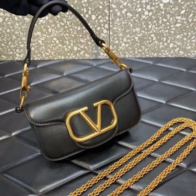 Valentynoo VLogo Black Small ShoulderBag With OriginalBox DustCover - Image 6