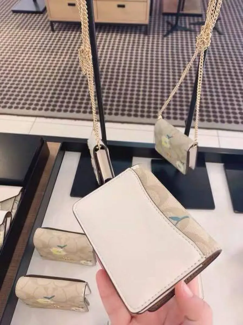 Coach Cw-3 ChainWallet With OriginalBox & DustCover - Image 9
