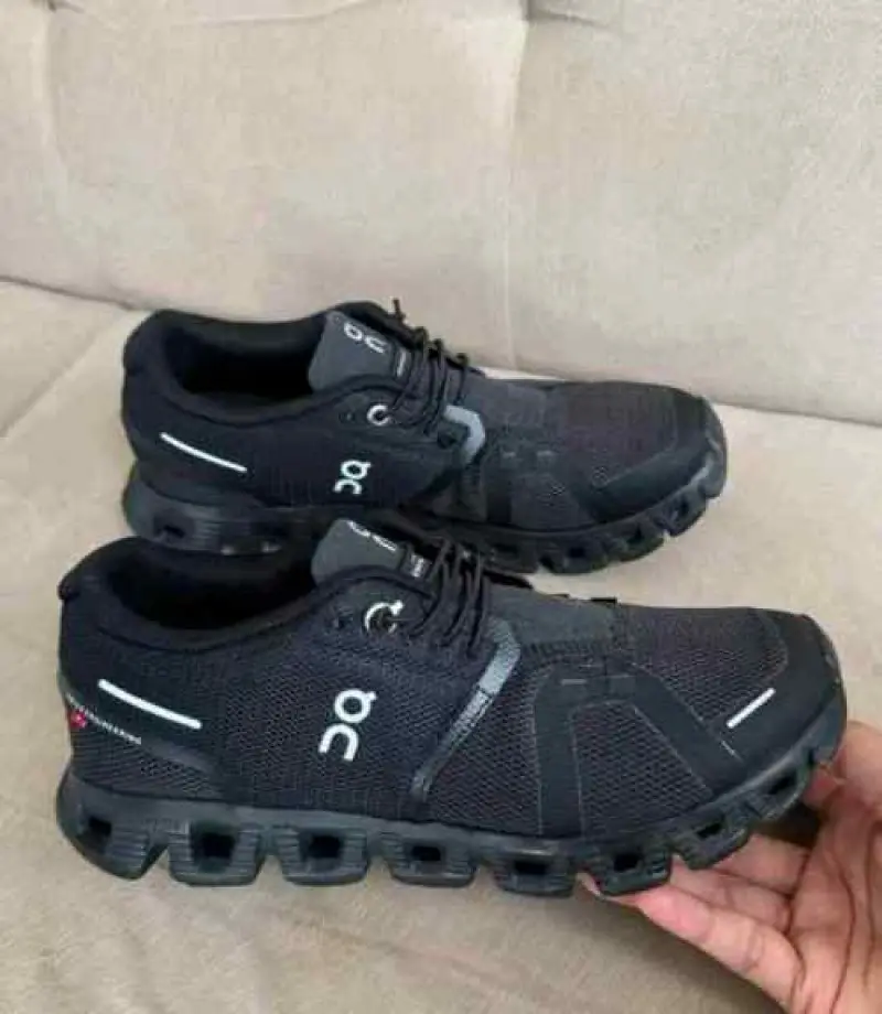 ON CLOUD 5 WATERPROOF RUNNING FULL BLACK - Image 4