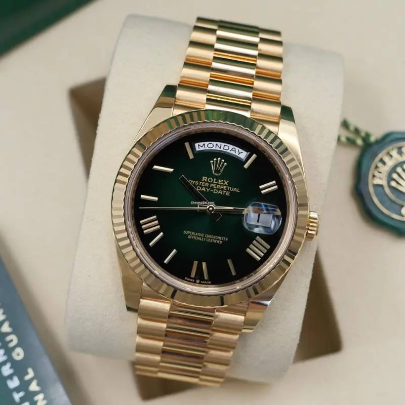Rolex Oyster Perpetual Day Date 40 Battery Gold Green - Image 4