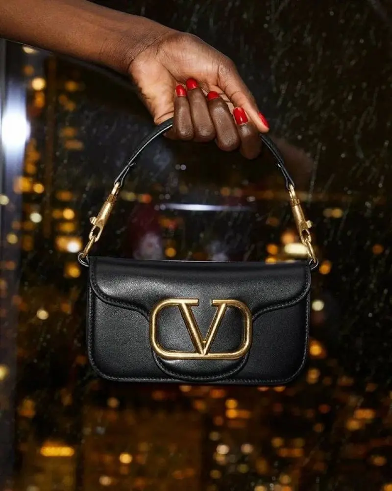 Valentynoo VLogo Black Small ShoulderBag With OriginalBox DustCover - Image 3