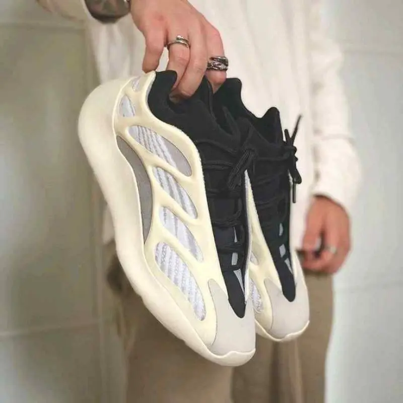 Adiddass. Yeezy 700 V3 Azael