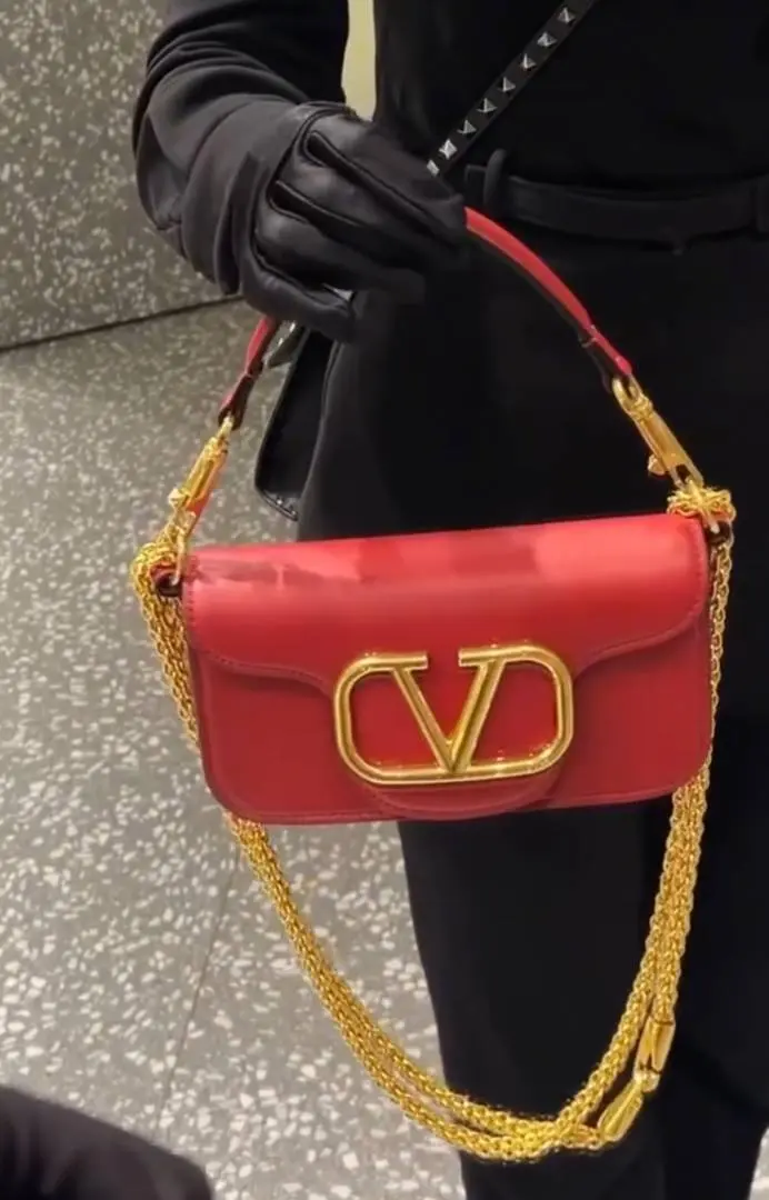Valentino V Lock Red Small Shoulder Bag With Original Box - Image 7