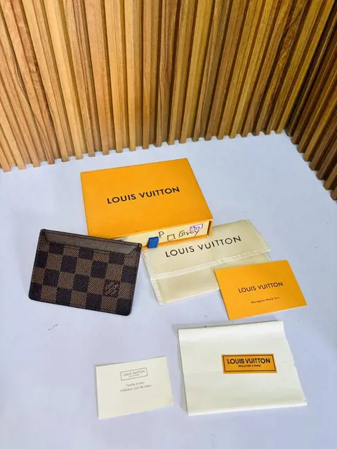 123 LV LOIUS VUTTON PREMIUM QUALITY CARD HOLDER WALLET
