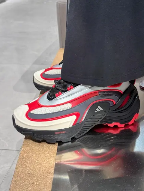 Adidas Wonder Runner Turbo Red