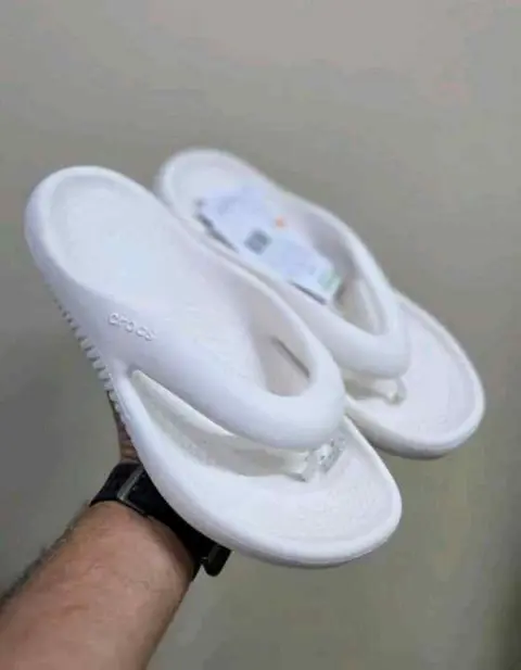 Crocs MELLOW RECOVERY FLIP Flops Whites