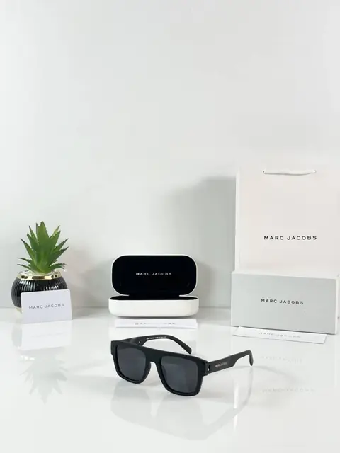 Marc Jacobs 1004 Black