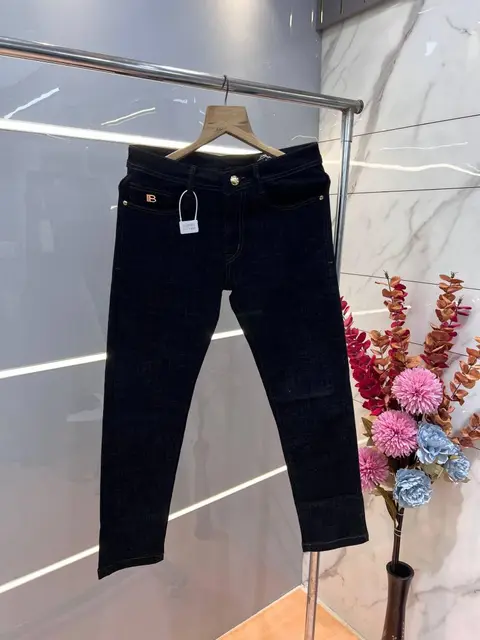 Balmain Paris Black Raw Wash Imported Lycra Slim Fit Ankle Lenght Hyperflex Denim with Front Metal Logo 3092