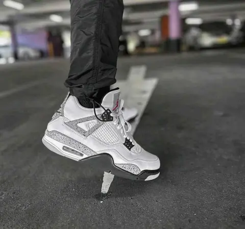 Air Jorda.n Retro 4 White Cement
