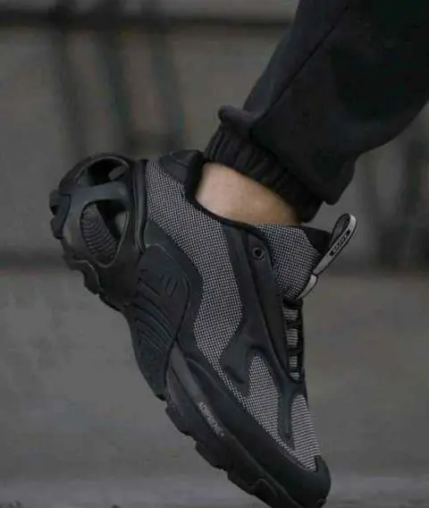 Adidas Wonder Runner All Black