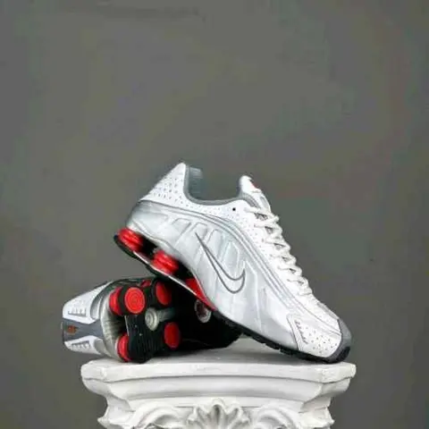 Nike Shox R4 Metallic Silver Comet Red